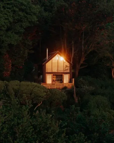 1-bed luxury seafront cabin in heart of Newlyn, Mousehole