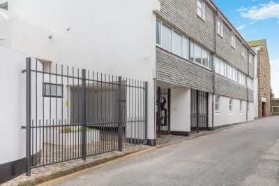 18 St Nicholas Court