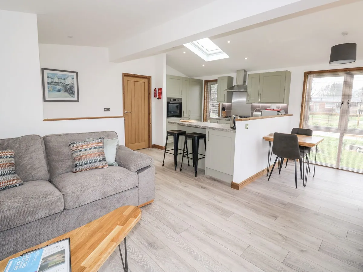 2 Meadow Retreat