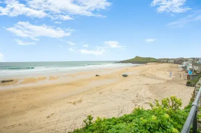 2a Mariners Apartments