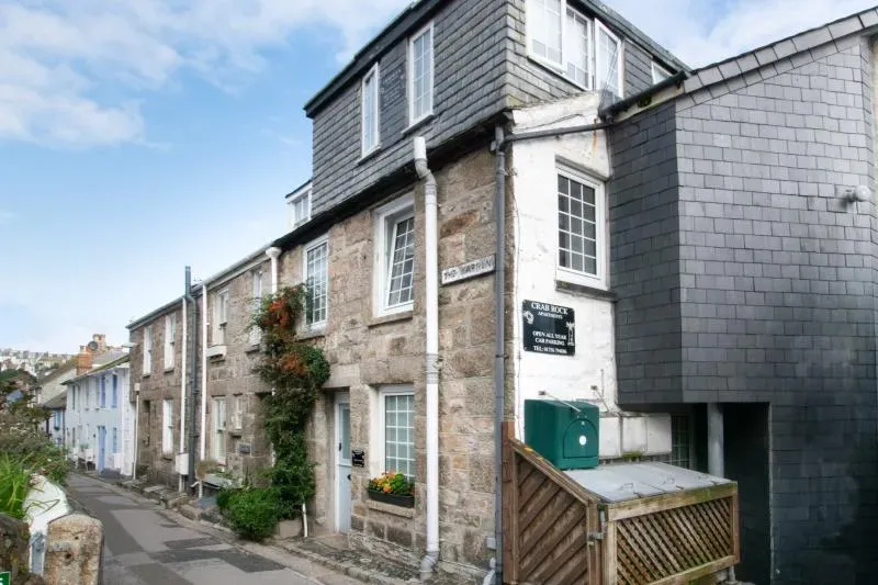 3 Crab Rock, Dolphin