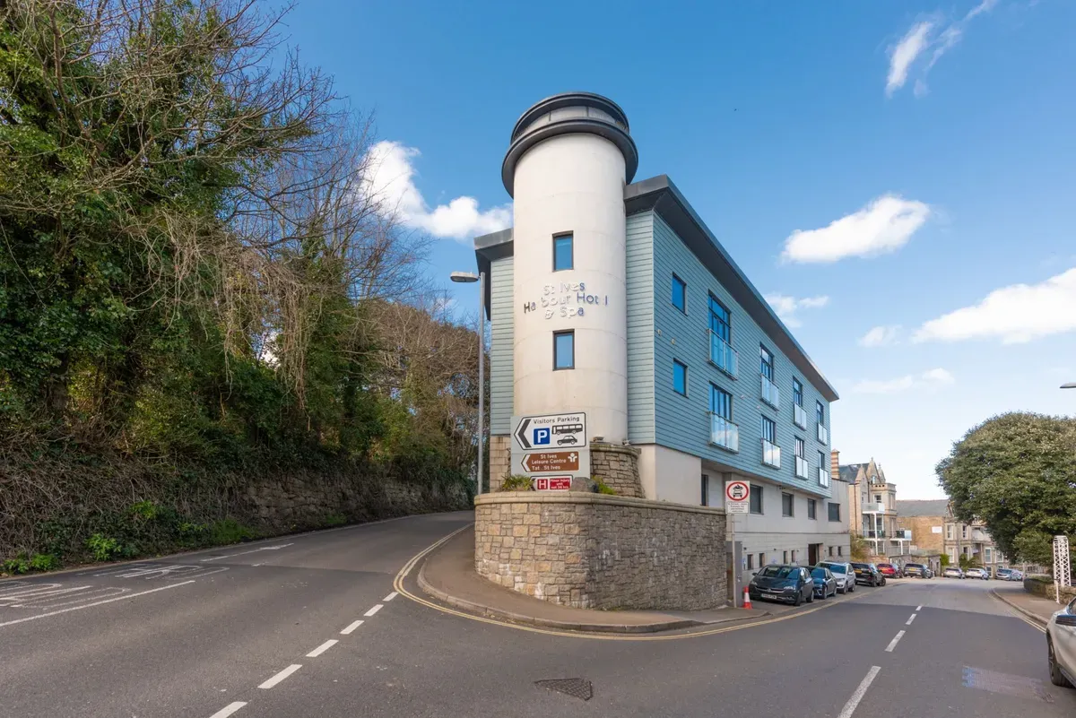 Holiday Homes with Swimming Pools in St Ives