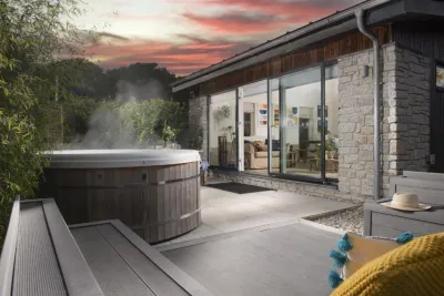 6 The Dunes At Upton Towans - Short walk to the beach - Hot Tub - Free Wi-Fi