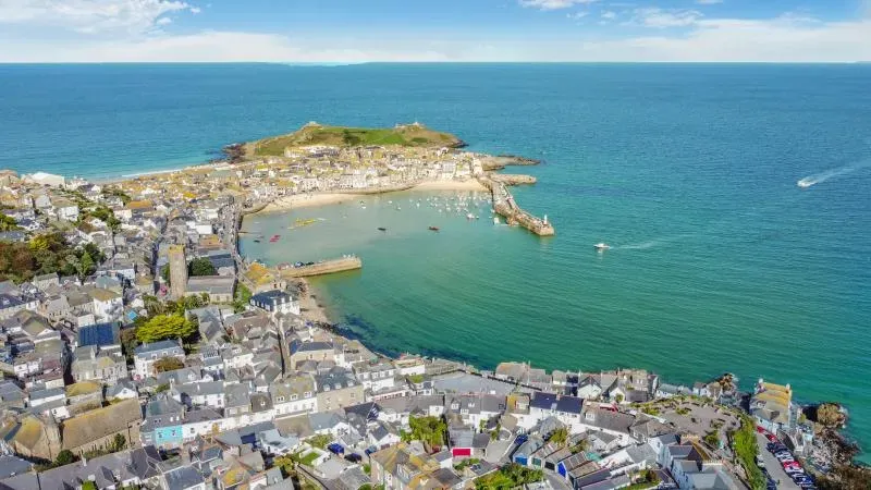 9 Lyonesse Apartments