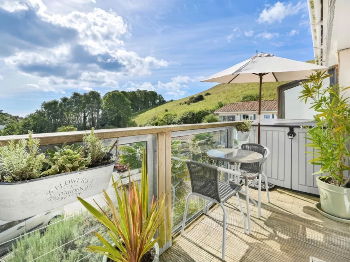 Apartment with balcony, Downderry