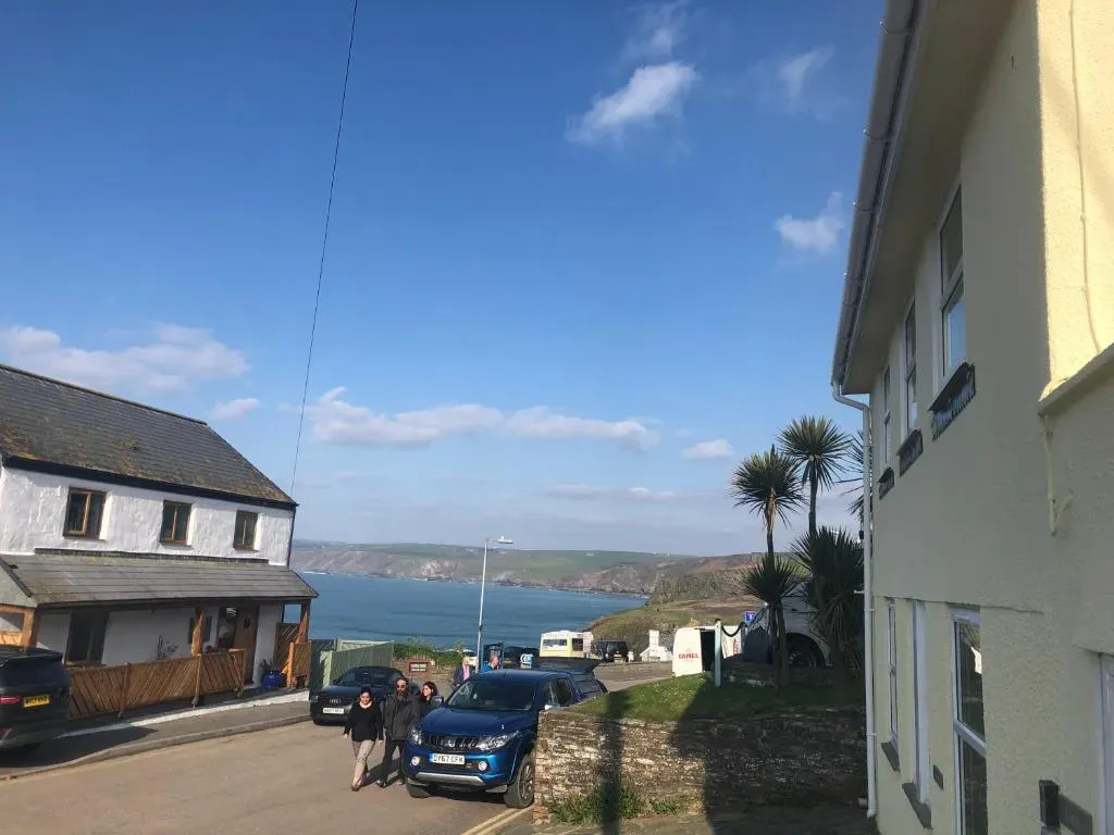Bay House Lobber Port Isaac Apartment with Sea Views & Parking