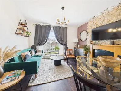 Central Falmouth Flat with Free Parking