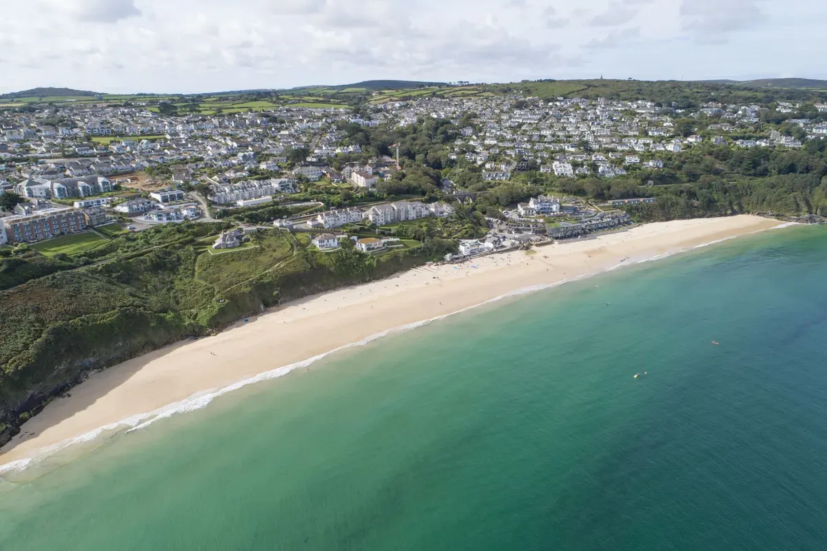 Crystal View, Compass Point