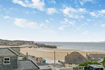 Fernlea Court St Ives