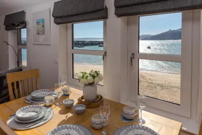 Harts Loft - On Beach - Panoramic Sea Views - By Harbour
