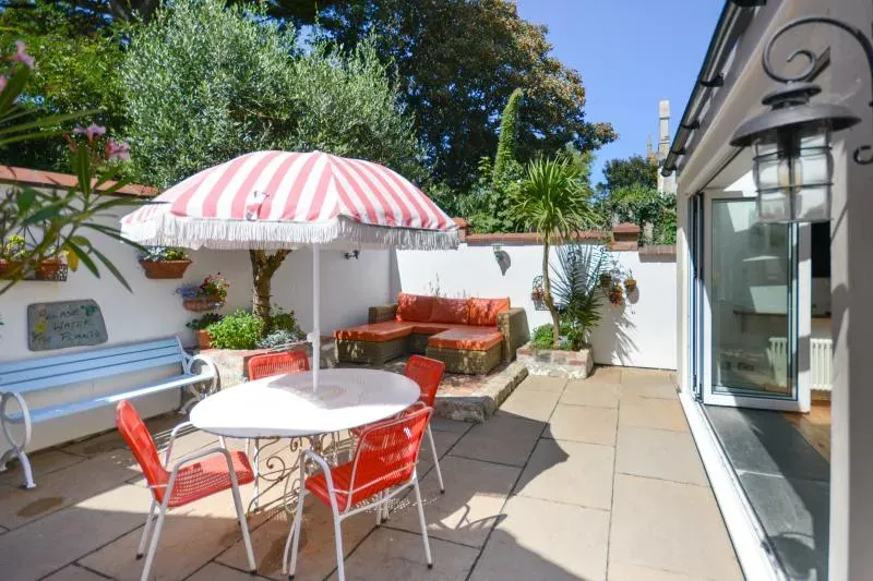 Hideaway Street An Pol