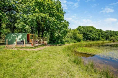 Lakeside Retreat At Three Oaks