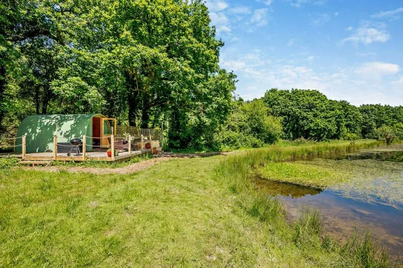 Lakeside Retreat At Three Oaks