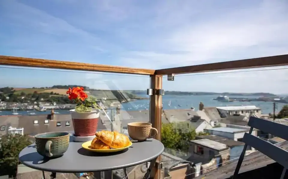 'Langton' - Best Views in Falmouth!