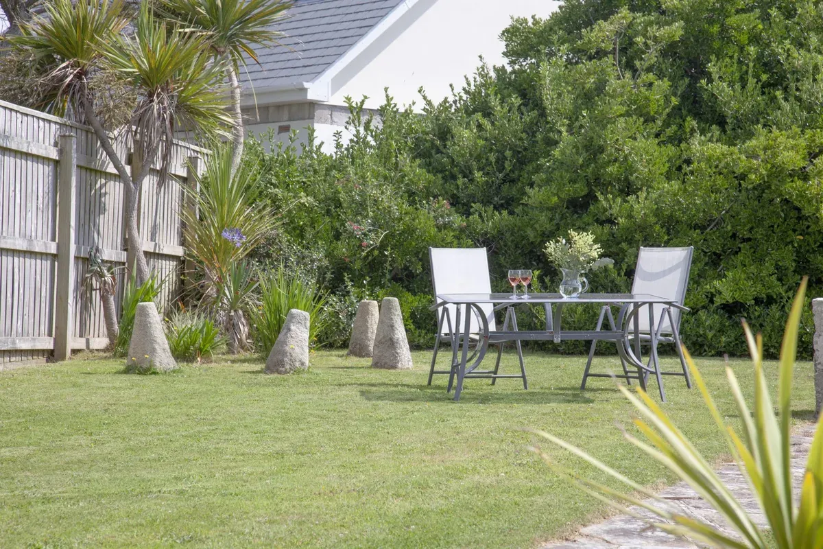 Little Close, Lusty Glaze