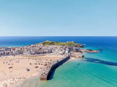 Little Roseveth Sunflower Cottage