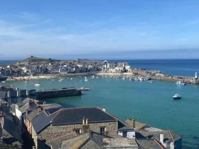 Over The Harbour 4 Fernlea Court