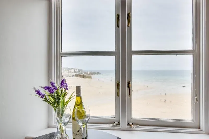 Penguin Apartment 2 Crab Rock