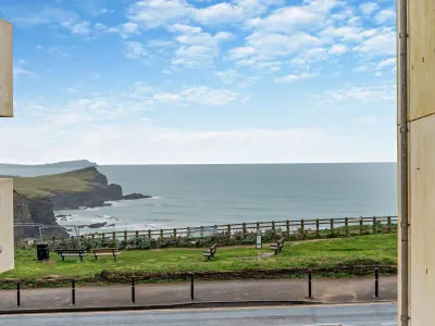 Porth Apartment