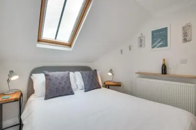 Sea Fever Flat 10 Harbourside