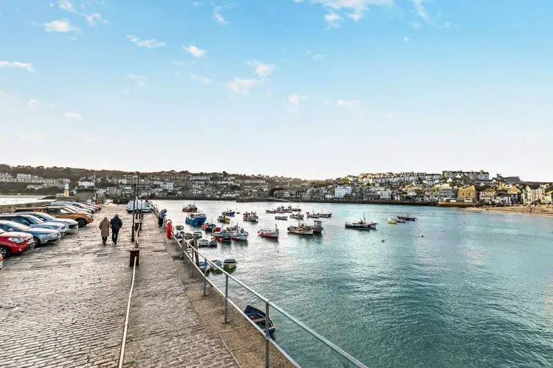 Summer Breeze St Ives