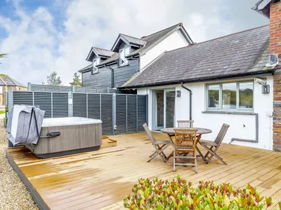 Summerleaze Garden Cottage 2 Spa