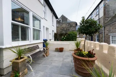 Sundown Street An Pol