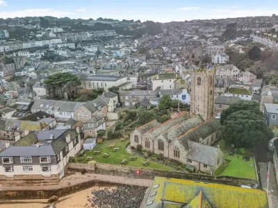 The Deck St Eia House