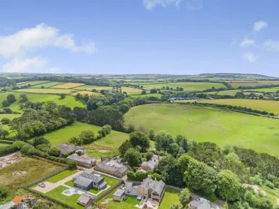 The Old Farmhouse Horningtops