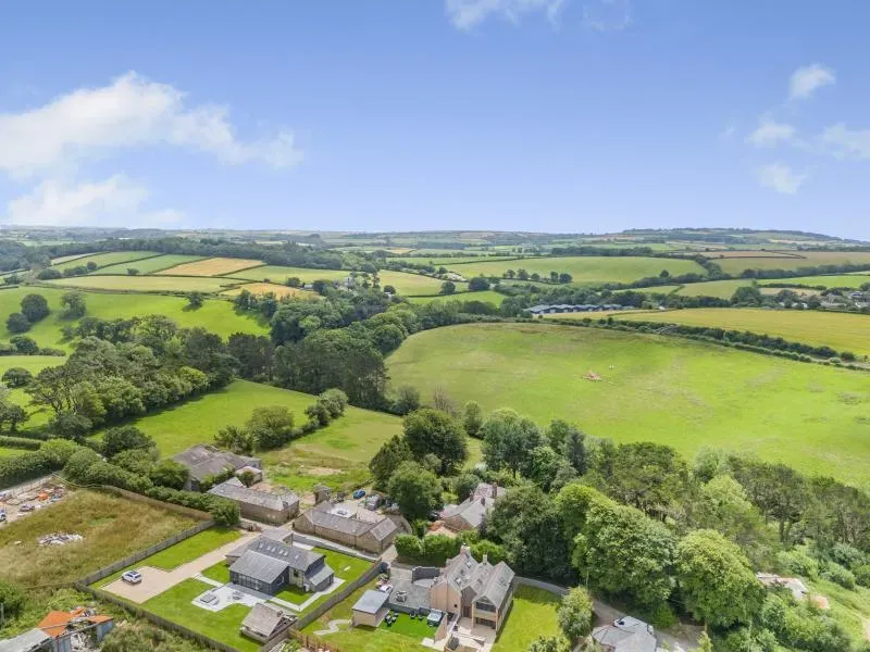 The Old Farmhouse Horningtops