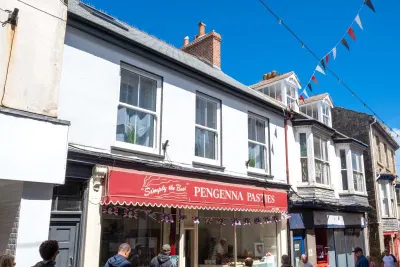 The Upper Crust Apartment