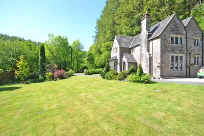 Treverbyn Vean Lodge & Stable